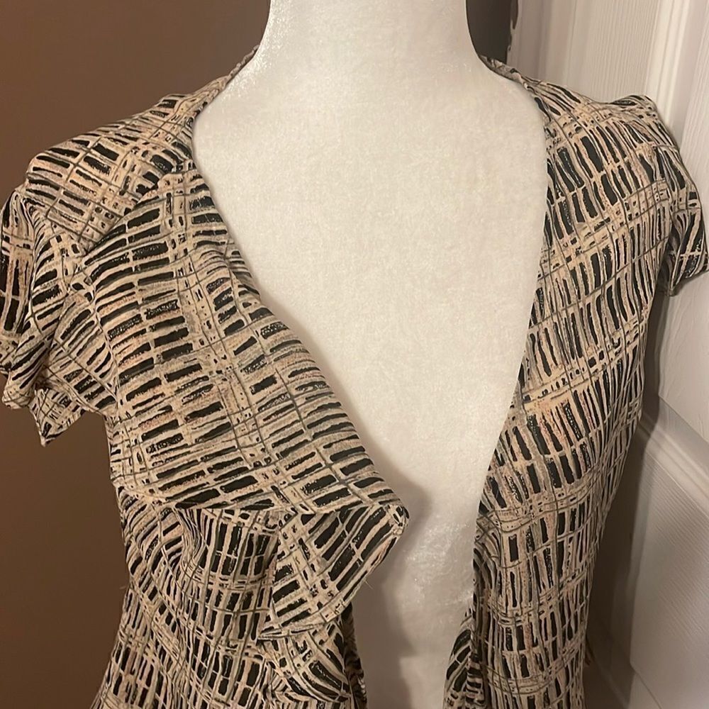 BCBG Maxazria Black&Tan Wrap Blouse Size 6 EUC - Picture 2 of 7